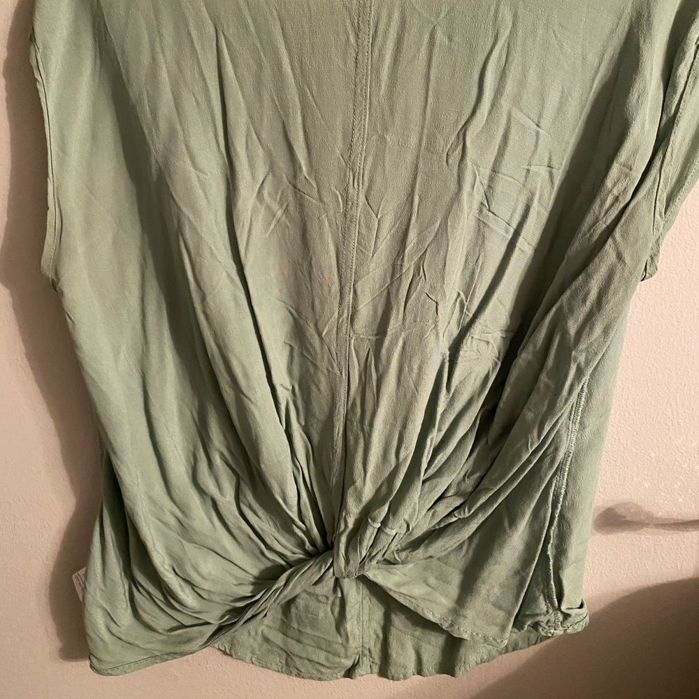 Neutral green twist tie top